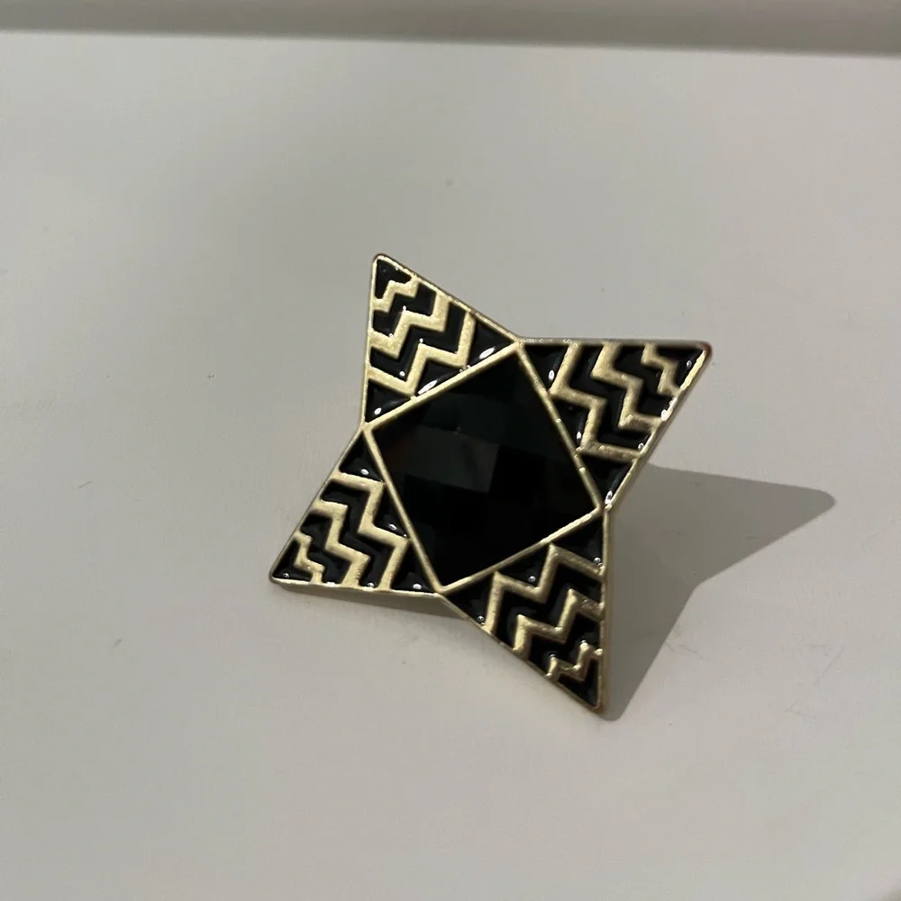 Statement Ring Black & Gold - Picture 4 of 10